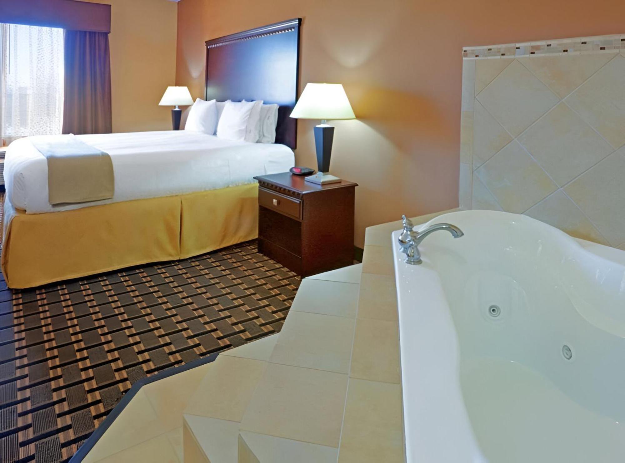 Comfort Inn & Suites Dallas Medical-Market Center מראה חיצוני תמונה